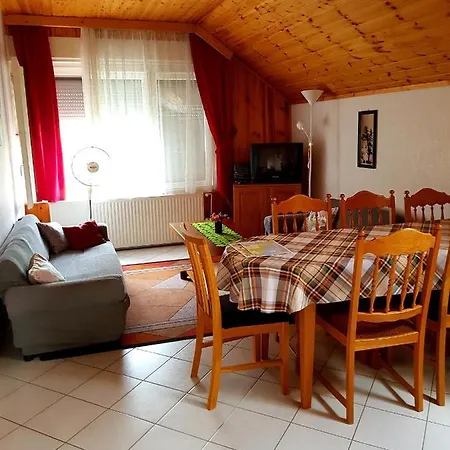 아파트 Borostyan Apartmann Balatonföldvár