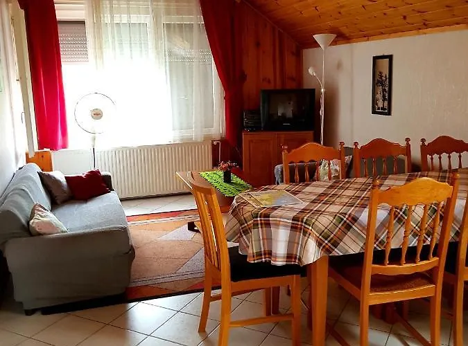 Lägenhet Borostyan Apartmann Balatonföldvár